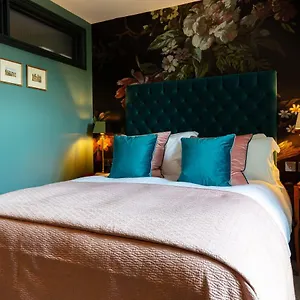 https://red-lion.brighton-hotels-england.com